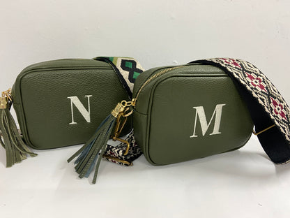 Bolsos de piel con correas ancha